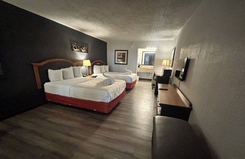 Mattoon Hotel | Easy Interstate Stop | Convenient Stay Near Mattoon Attractions | 4 Units