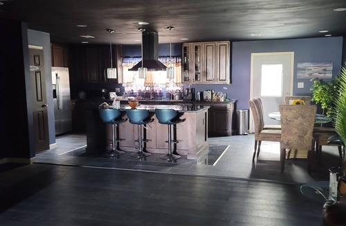 Vinton House | Eat Pray Love Country Living 3-bedroom house with AC in Vinton, LA.