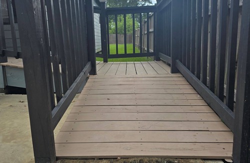 Vinton House | Eat Pray Love Country Living 3-bedroom house with AC in Vinton, LA.