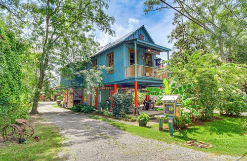 Talisheek Cottage | Eclectic Mandeville Home: Walk to Lakefront Park