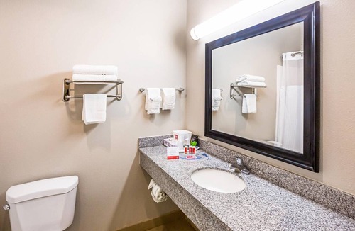 Highlands - Perkins Hotel | Econo Lodge Baton Rouge University Area