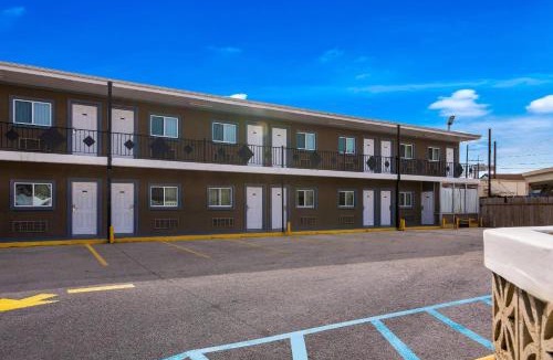 Gretna Cabin | Econo Lodge Gretna - New Orleans