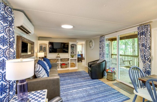 Edgemont House | Edgemont Waterfront Cabin Rental w/Beach Access!