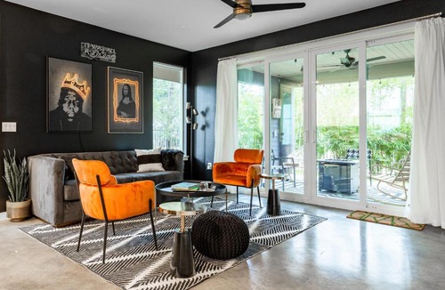 East Cesar Chavez House | Electric Disco Den - 6 Min Walk to Rainey St