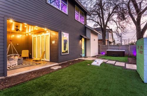 East Cesar Chavez House | Electric Disco Den - 6 Min Walk to Rainey St