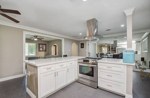 Garden Oaks House | Elegant 3BR 2BA-10 min ~ Downtown & Galleria Houston