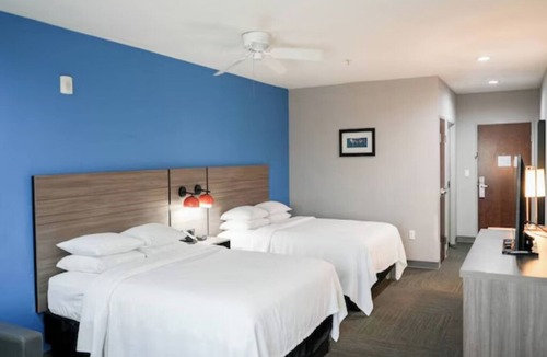 Port Aransas Hotel | Elegant Room Offering Comfort & Style – Perfect for a Relaxing Gulf Coast Escape