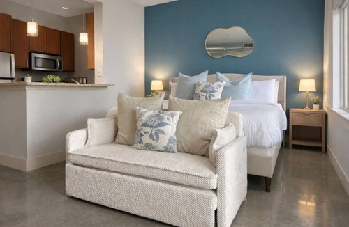 Las Colinas Apartment | Elegant Std Retreat w/King & Full BED + Pool&gym