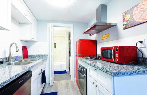 Neartown Cabin | Elegant Studio Montrose-Amalfi @ The ItalianPlaza