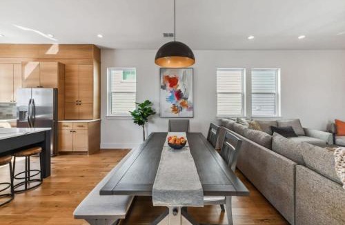 Whitney House | Elegant Stylish Home with Hot Tub & Pergola