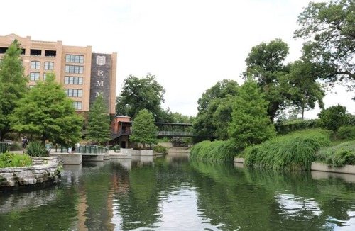 Southtown Apartment | Embrace Tranquility 1BR/1BA Near Downtown