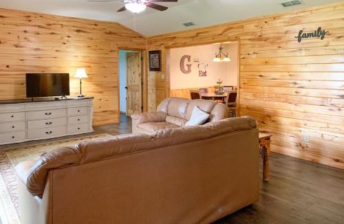 Emory House | Emory Escape w/Pond Access < 13 Mi to Lake!