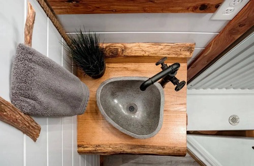 Rosston Cabin | Enchanting Forest Treehouse Hideaway with Farm Activities near Bingham Creek in Forestburg, Texas