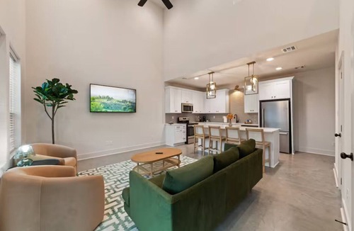 Lafayette House | Enclave 2 Bedroom Luxury Homes
