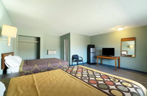 Clute Hotel | Enjoy a Comfortable & Relaxing 2-Room Stay, Brazosport Museum 2.2 mi away