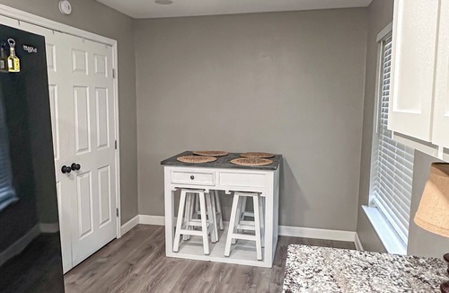 Gainesville House | Enjoy farmhouse charm in this 4-bedroom, 2-bath ranch retreat just minutes from downtown Gainesville, the Frank Buck Zoo, and local parks. Sleeping up to 10, it’s perfect for families or group getaways, offering a bright open layout and cozy country