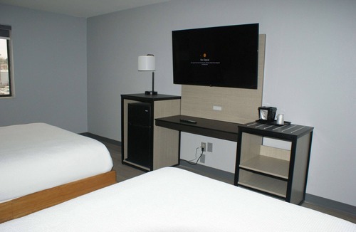 Van Buren Hotel | Enjoy Free Breakfast at Charming Inn in Van Buren | 2 Affordable Rooms