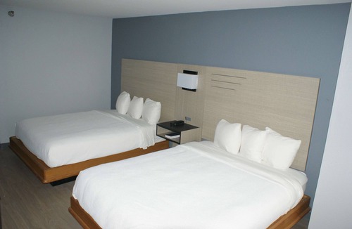 Van Buren Hotel | Enjoy Free Breakfast at Charming Inn in Van Buren | 2 Affordable Rooms