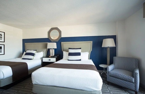 League City Hotel | Enjoy Indoor and Outdoor Swimming Pools Near Kemah Boardwalk Texas
