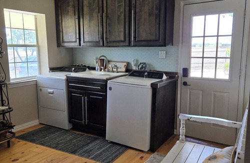 Manor Other | Enjoy Relaxed Country Charm just 20 miles from UT campus and Bergstrom Airport