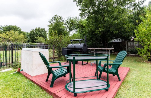 South Arlington House | ENJOY RESORT STYLE LUXURY ACCOMMODATIONS AT THE ESTATE HOME