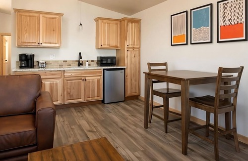 Boardman Hotel | Enjoy Stunning Views Across the Columbia River! 3 Relaxing Cabins, Outdoor Pool
