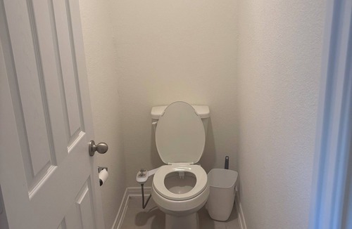 Katy House | Enjoy the Master bedroom, bath, and closet in one room , Crystal Lagoon, AC