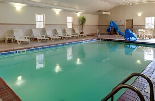 Fort Smith House | Enjoy the Modern & Elegant Designed King Room!