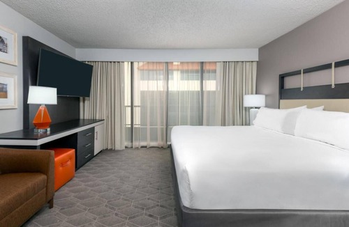 Park Central Hotel | Ensuring a Very Comfortable & Memorable Stay! 4 Relaxing Units, Indoor Pool!