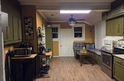 Hattiesburg House | ENTER & ENJOY 3 & 1.5 HOUSE The Best for Entertainment Purposes & Sleepovers
