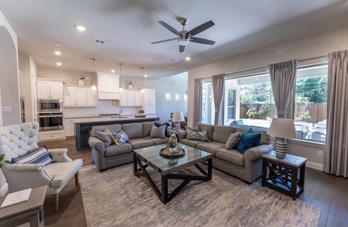 Arlington House | Entertainment District: Game Room Hot Tub Putting Green 4 Baths Walk to Stadiums