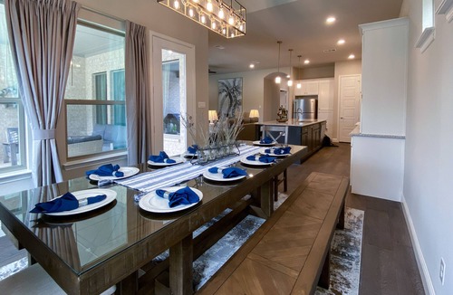 Arlington House | Entertainment District: Game Room Hot Tub Putting Green 4 Baths Walk to Stadiums