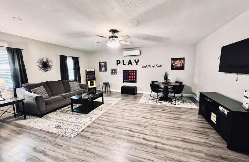 Deer Park House | Entire 3 bedroom 1 and half bath home in Deer Park high speed wifi