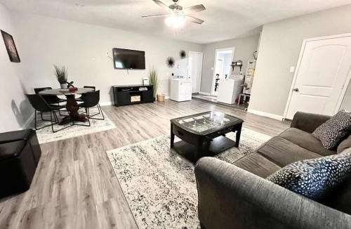 Deer Park House | Entire 3 bedroom 1 and half bath home in Deer Park high speed wifi