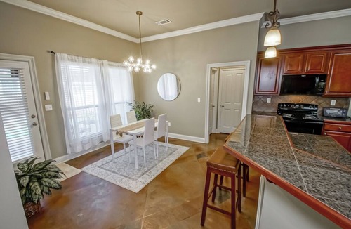 Shenandoah House | Entire home in Baton Rouge Louisiana 20 minutes from LSU