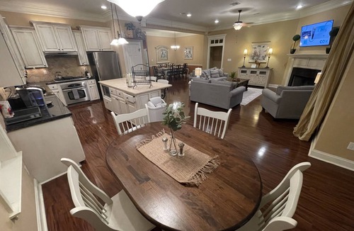Lafayette House | Entire Home! Magnolia Place: a taste of Southern Hospitality