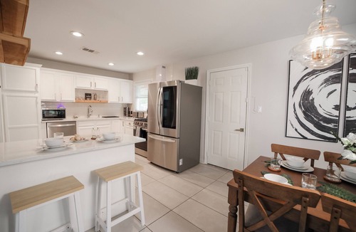Lochwood House | Entire Home: Peloton, EV Charger, Backyard, Garage