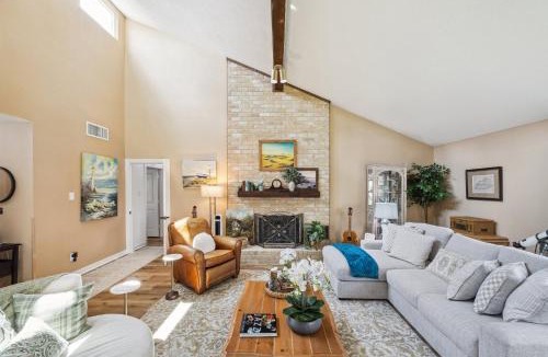Clear Lake Villa | Entire House 3 BR 2 BA in Clear Lake City