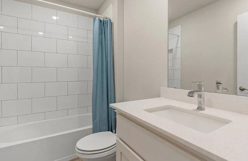 Alvarado House | Escape the city w/o sacrificing comfort! No stairs, spacious home in Alvarado.