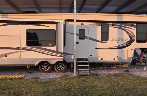 Milton House | Escape to a luxury 1BR/1BA 5th wheel. Full indoor/outdoor kitchen, & LOTS more!