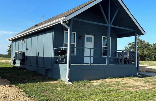 Compton Cabin | Escape to a peaceful Ozarks cabin near the Buffalo National River, perfect for couples and small families. Enjoy mountain views, a cozy private setting, and easy access to hiking trails, waterfalls, and Eureka Springs.