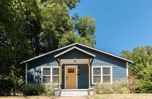 East Riverside House | Escape to a Restored 1920s East Waco Bungalow