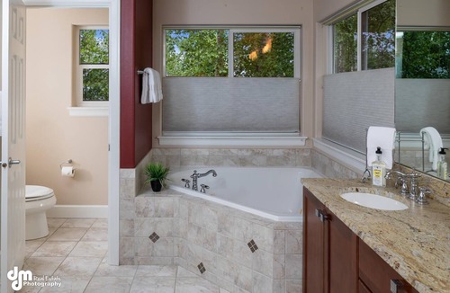 University Area House | Exceptional Accommodations for Larger Families & Groups