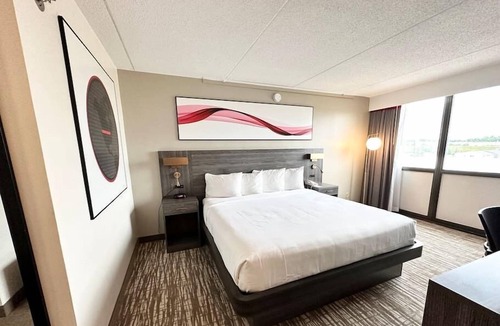 Southwest Area House | Executive suite w/private bath