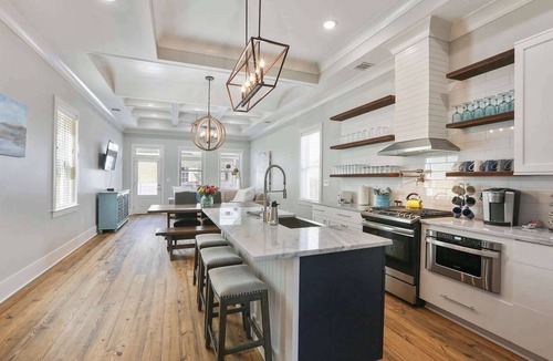 Faubourg Lafayette House | Expansive Modern Luxury Home - Streetcar Adjacent!