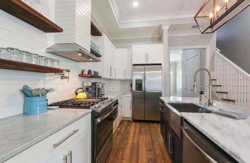 Faubourg Lafayette House | Expansive Modern Luxury Home - Streetcar Adjacent!