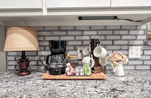 Gainesville House | Experience farmhouse charm in this spacious 4-bedroom ranch retreat in Gainesville. Just minutes from downtown, the Frank Buck Zoo, and local parks, this cozy getaway sleeps up to 10 guests. Enjoy a bright open layout, comfortable country-style livin