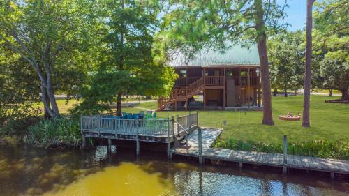 New Iberia House | Experience Louisiana, Cabin on Bayou Petite Anse
