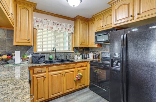 Scotlandville House | Explore Baton Rouge! Cozy Retreat w/Private Yard