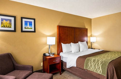 Highlands - Perkins Hotel | Explore Baton Rouge—Near LSU, Downtown, Zoo & Mall with Free Breakfast & Parking